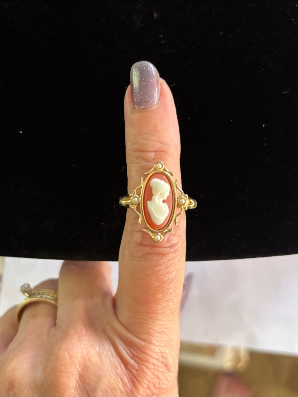 Vintage Avon Cameo Ring with Faux Pearl Accents